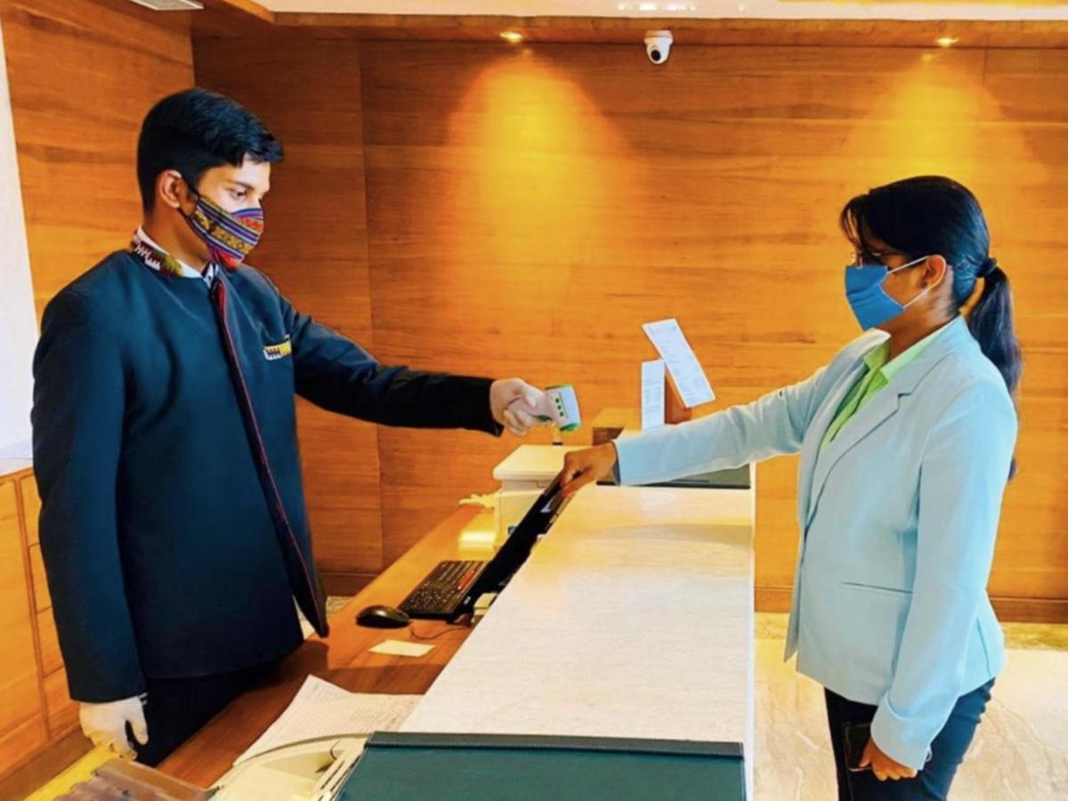 Royal Tulip Luxury Hotel, Kufri, Shimla Ngoại thất bức ảnh